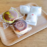 岩部製菓 - 料理写真:三笠、栗まんじゅう、いちご大福、豆大福