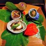 たか田八祥 - 八寸（もずく、モロヘイヤ、茄子、たこ、じゃがいものはりはり）