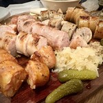 ブラッセルズ - 食べやすく切ってくれた。バーベキューで肉を切るのは男の役目と言っていた気がする