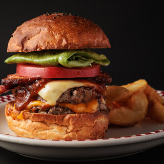 ハンバーガーの主役は何と言ってもお肉！！！