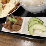 わ楽 - 瓜の漬物、根菜の煮物