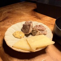 カルネジーオ イースト - 
