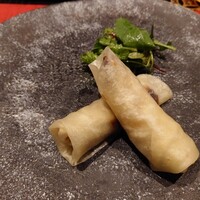 4000 Chinese Restaurant - 通常出してる甜面醤の春巻と愛媛のせとかのジャムの春巻