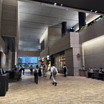 旧ヤム邸 やくぜん堂 - 超オフィスビルの中