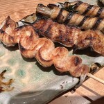 炭火焼寝床 - 寝床のおすすめ五種盛り(はらみ、短冊、ごぼう巻き)