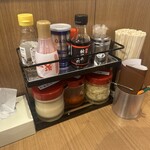 町田商店 - 卓上調味料②(ニンニク、豆板醤、生姜、お酢、ラー油、胡椒、餃子たれ、ゴマ)