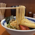 麺恋処 いそじ - モチモチで歯応えのある太麺。