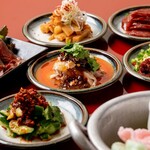 点心酒場サカホン - 小皿からご用意してますので、ちょっとずつ色んな味を楽しめます♪