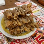 新時代 - 伝串ってこれね　鶏皮バリッと揚げて甘辛味で軽く食べられるからまーまーなオトナも数本ならアリ