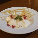 RIGOLETTO　WINE　AND　BAR - ■ アーモンドパンナコッタ フランジュリコのカラメルソース(8/24までの限定) ¥715