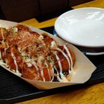 翁 - たこ焼き８個入り。たこ焼きって家でも作れるけどやっぱりプロが焼くたこ焼きは別格でむちゃくちゃ美味いたこ焼きでした!