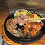 万両 肥後橋店 - ハンバーグを割るとこんな感じ