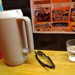 翁 - お水はセルフでカウンターにピッチャーが置いてあります。