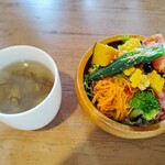 けや木 - ランチ1200円のスープとサラダ