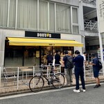 ドトールコーヒーショップ - オープン前の行列