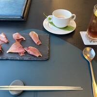 鉄板焼レストラン八景 - 高級プロシュート生ハムと八景特製クラフトコーラ（金沢区アマンダリーナの青みかん入り）　コーラサワー（2025年8月22日撮影）