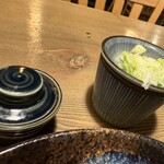 蕎麦切り くろ - 蕎麦猪口に蕎麦つゆ
