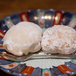 中華ダイニング 一途一心 - 2025.8 白桃プリン求肥包み｜シナモンシロップ煮の棗入り紹興酒プリン求肥包み