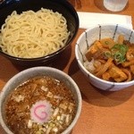 響き屋 - ニンニクつけ麺＆赤丼