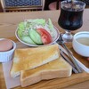 ファミリーレストラン キャロット - モーニングセット(税込700円)
①トースト②野菜サラダ(萵苣&千切り甘藍&CUT蕃加&楕円切り胡瓜)③茹で卵④スープ(ベーコン&玉葱入り)
お飲み物《セットドリンク》①ICE珈琲(+税込50円)