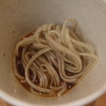 石臼挽き手打 蕎楽亭 - そば汁に浸して