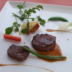 ブラッスリー・アダージョ - 鹿肉のローストと十勝産和牛のフィレ・フォアグラソース