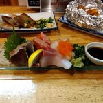 浜松大衆酒場 ごちもん - 刺し盛り、はんぺん焼き、じゃがバター