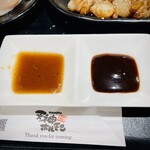 鉄板焼天神ホルモン - 左のステーキソースは超スッキリアッサリでイケる