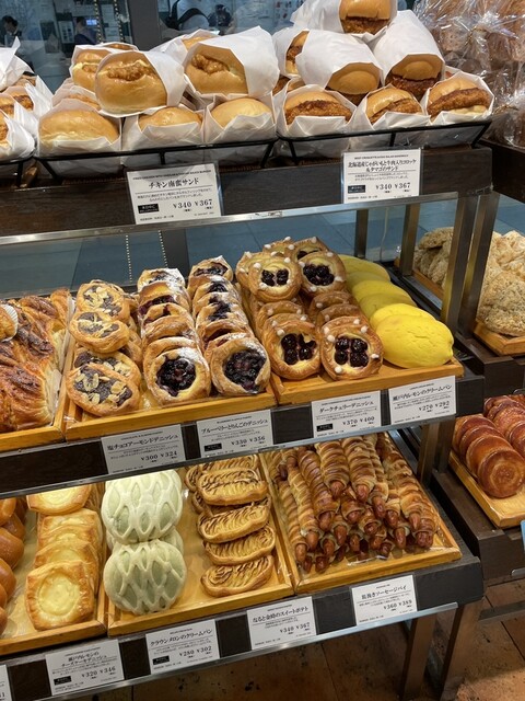 ③路地裏のフレッシュベーカリー Koubeya Fresh Bakery Shinbashi eki ten - Shimbashi/Bread | Tabelog