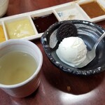 串かつ料理　活 - 昆布茶・デザート。