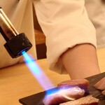 鮨おにかい＋1 - トロを炙って