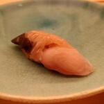 鮨おにかい＋1 - 瞬間燻製にした鰆