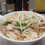 中華麺店 喜楽 - 斜めから