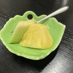 やすだ - 〆のフルーツ(パイナップル・メロン)