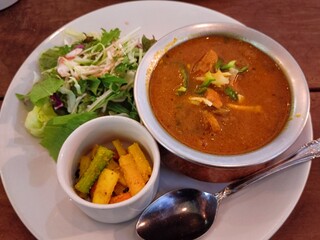 Sajilo Cafe Linden - 日替わりカレー(レンコンとチキン)