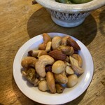 スモークアンドスミビ 102 - ナッツの燻製