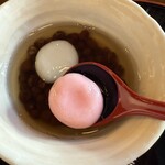 日本ぜんざい学会 壱号店 - もっちもちの紅白餅。ちゅるん、プルンとした舌触り。元気でるよね〜٩(๑❛ᴗ❛๑)۶