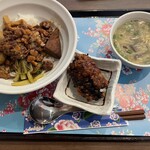 台湾食堂 ルーローハン - ルーロー飯と黒唐揚げセット