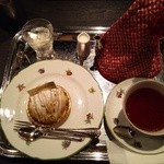 サロン・ド・テ オ・グルニエ・ドール - 『モンブラン』(560円)と『ダージリン・ティー』(570円)～♪(^o^)丿 