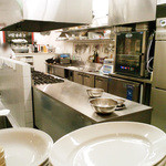 大扇食堂 - 調理の光景が見れる充実のキッチン。(2014.10月)