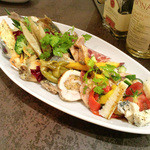 大扇食堂 - 本日のおまかせ前菜前。すごいボリュームです(2014.10月)