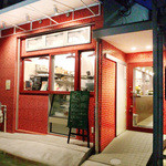 大扇食堂 - 大扇食堂。淀駅よりすぐ。赤いタイルが目印です(2014.10月)