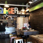 生姜料理 しょうが - 店内　たまたまテーブルが空いた時に写真を撮りました