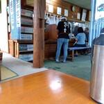 らーめん 蘭 - 内観　やっぱりかつらーめん推しかな