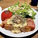 Shibuya - 『エッグベネディクト』TP焼きトマト、アボカド