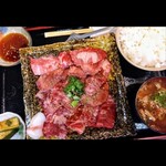 浪花焼肉 肉タレ屋 - ミックス焼肉定食　プラス　ミックスの単品 お肉を一緒に持ってきてもらいました