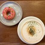 スタンプタウン コーヒー ロースターズ - ストロベリードーナツ