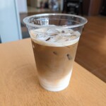 ハローズ - ドリンク写真:アイスカフェラテ