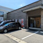 鰹そば田ヶ久保 - 表の駐車場