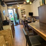 スパイス食堂 ニッキ - 店内　※カウンター2、テーブル10
